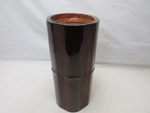 510420 【 美品 華道具 竹 溜塗 花入 銅おとし付 花生 花器 箱無 ②】 検) 茶道具 いけばな 生け花 活花 花插 伝統工芸 工芸美術 ⅱ