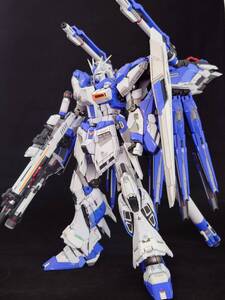 1/100　Hi-νガンダム　YujiaoLand仕様　メタルフレーム　塗装済み完成品