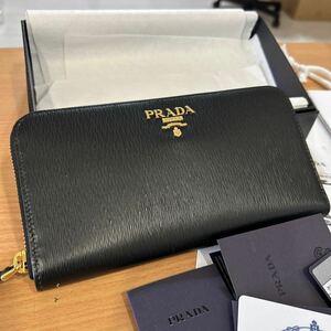 新品　未使用　プラダ PRADA レザー 黒 ラウンドファスナー 男女兼用　長財布　サイフ