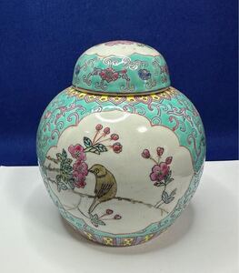 中国景徳鎮製 粉彩 色絵 花鳥図 茶壺 茶入 蓋付 壺 飾壺 置物 陶磁器 アンティーク 古美術 インテリア