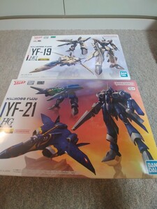 未組立　バンダイ　マクロスプラス　HG　1/100 「YF-19」「YF-21」