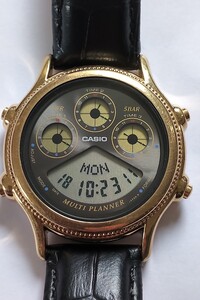 カシオ CASIO BGP-250 電池交換済み 37mm 美品 オールドデジタル MULTI PLANNER 90年代 三つ目 GP 金色