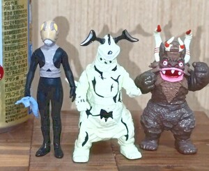 ◎ミクラス対エレキング(旧)&ピット星人(エレキング幼生付)◎3個セット◎ウルトラセブン・ガシャポン(バンダイベンダー)