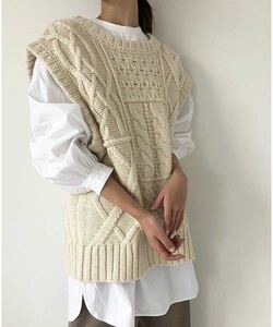 【美品】TODAYFUL(トゥデイフル) Cable Knit Vestケーブルニットベスト 定価16,200円 ウール ホワイト F