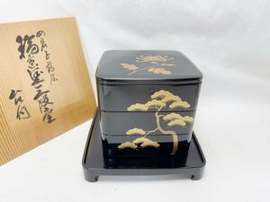 M607407 ほぼ未使用 懐石道具 輪島塗 天然木製黒真塗 四君子蒔絵 三段重 台付 内朱 布着請合 お正月 おせち 会席料理 来客 和物 共箱