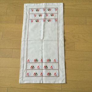 ハンドメイド　刺繍　テーブルクロス センタークロス　⑤