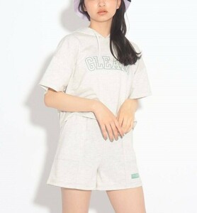 新品 PINK-latte 上下セット【吸水速乾/洗濯物が乾きやすい】カレッジ刺しゅうセットアップ ライトグレー(011) 16(160cm) 定価4730円