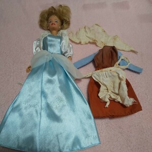 着せ替え人形 バービー シンデレラ ２０年ほど昔のものです 昭和レトロ