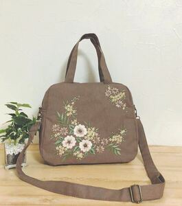 ハンドメイド☆手刺繍　フラワーブーケ　ボストン　2WAY ショルダーバッグ　薄モカ茶