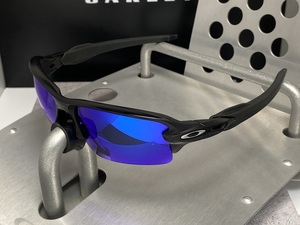 偏光★OAKLEYオークリーFLAK2.0フラック マットブラック艶消し黒/ICE BLUE POLARIZEDミラーレンズ アジアンフィット USA製サングラス