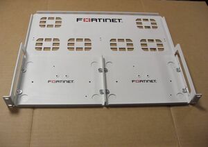 ⇒中古・FORTINET ラックマウントトレー アダプターブラケット(マグネットタイプ)2個付き