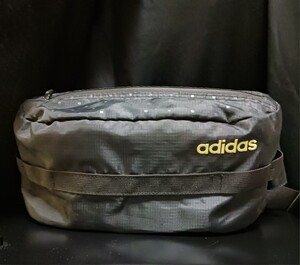 【adidas★アディダス】 荷物が取り出しやすい ウエストバッグ黒☆おしゃれ サコッシュ メッセンジャーバッグ ボディーバッグ 送510円☆