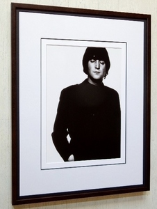 ジョン・レノン/1965/アート ピクチャ-額装/John Lennon/Beatles/ビートルズ/ロック アイコン/６０年代/ポートレート/白黒 写真/音楽