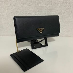 美品　PRADA プラダ サフィアーノ レザー 三角プレート パスケース付き　長財布 黒 ゴールド金具