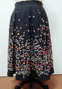 KENZO*華やか刺繍の膝丈スカート*シルク100％*絹*黒*花模様*W74*フレアー*ケンゾー