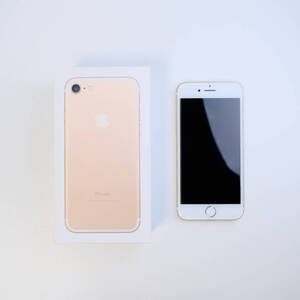 Apple iPhone 7 Gold 32GB docomo版 SIMロック解除済み 残債なし 判定◯ 