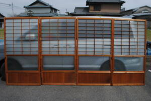 志8　美品！！　格調高い日本家屋の建具　4枚組　粗目ガラス張り　雪見障子風　木製桟　スリガラス張り　木製引戸　1765x924x30ミリ