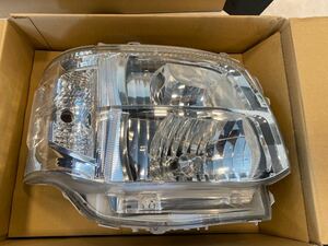 トヨタ　ハイエース 200 3型LDF-KDH201V HID 純正 右 ヘッドライト KOITO 刻印65 81145-26650 美品