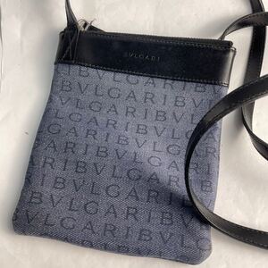 ■ BVLGARI ブルガリ ロゴマニア ショルダーバッグ サコッシュ ブルー