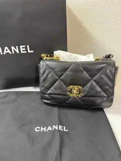 CHANEL 19 ラージハンドバッグ シャイニー ラムスキン ブラック