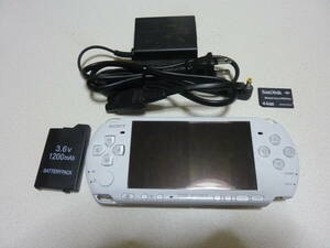 PlayStationPortable PSP-3000 パール・ホワイト 本体とメモリースティック４GBとACアダプター付き 動作確認済の割と奇麗なジャンク扱い品