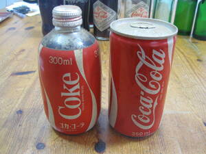 860. 未開栓　83’コカ・コーラ　2本セット　瓶300ml と 缶300ml　40年前　ワンオーナー　昭和レトロ アンティーク 同梱可能
