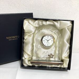 TA■ 未使用 MIKIMOTO ミキモト 真珠入り 置き時計 アナログ 箱/説明書付き アーチ型 フローラ 銀色 花模様 真珠 時計 エレガント 置時計