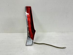 5JJ23 【良品】 フィット ハイブリッド GP5 純正 フィニッシャーランプ リッドランプ テールランプ 右 STANLEY W1695