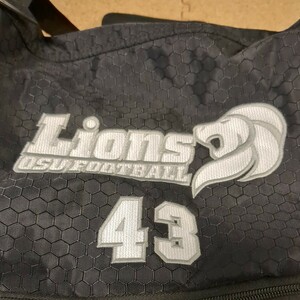 【非売品】大阪産業大学アメフト部LIONS 選手支給スモールチームダッフル #43　アンダーアーマー