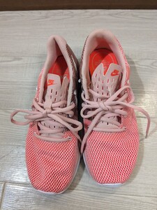 【w384】 NIKE ナイキ レディーススニーカー ランニングシューズ 23.5cm 蛍光オレンジ