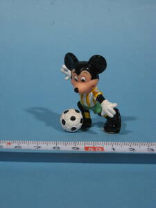 東京ディズニーランド ミッキーマウス PVC フィギュア サッカースタイル Tokyo Disneyland MICKEY MOUSE Figure SOCCER (中古・美品)