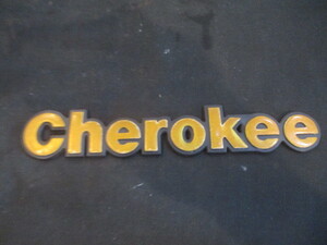 ■クライスラー ジープチェロキー フロントフェンダー cherokee エンブレム 右 中古 55294991 7MX XJ 部品取あり オーナメント バッジ ■