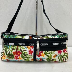 □44−1948 LeSportsac レスポートサック レディース ショルダーバッグ 斜めがけバッグ ハワイ 限定 黒 ブラック 花柄 トロピカル 小さめ