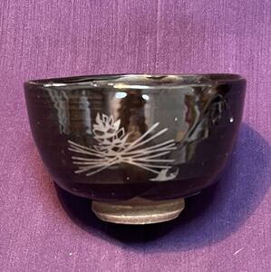 黒釉松葉図抹茶茶碗銘有り[7579]