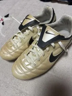 Nike ティエンポ　金色　23.5cm