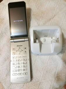 F-41c　docomo 本体と充電スタンド　未使用に近い中古