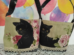 ハンドメイド〇持ち手つき布小物入れ　２個セット　バラに黒猫猫ちゃん(=^_^=)(=^_^=)