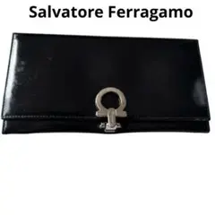 Salvatore Ferragamoフェラガモ　長財布　エナメルガンチーニ