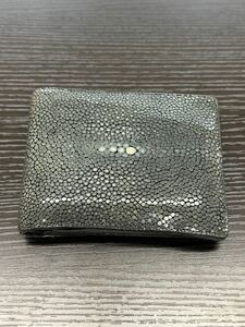 BOTTEGA VENETA　ボッテガヴェネタ　2つ折り財布　エイ革・レザー、BLACK