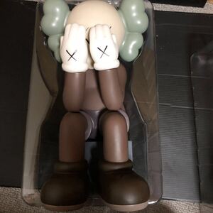 新品未使用箱無しKAWS 28cm 