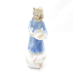 美品 ROYAL DOULTON ロイヤルドルトン HN3051 カントリーガール にわとり フィギュリン 少女 置物 陶器人形 オブジェ インテリア SU8607D