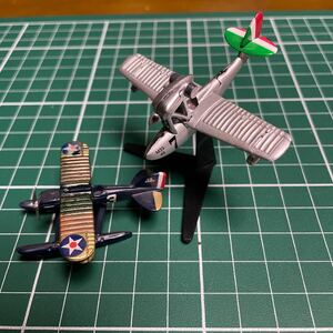 キリンファイアのおまけ　1:144 Curtiss R3C-2と　何かのおまけ　1:144 Macchi M33 あれの飛行艇みたいセット