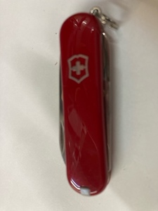 （送料無料）（ほぼ新品）VICTORINOX(ビクトリノックス) クラシック SD マルチツール　アウトドア 7機能スイス製 小型 国内正規品