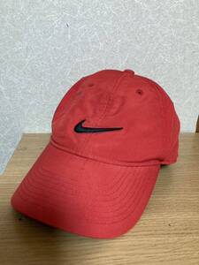 YK-2666 中古品 NIKE ナイキ サイズ表記無し 頭周り約57-60cm 帽子 キャップ レッド DRI-FIT LEGACY 91