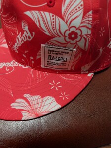 セール 未使用 Razzoli プリントキャップ 赤