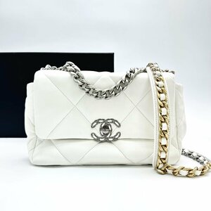 CHANEL シャネル 19 ラムスキン ランダム番 ゴールド×シルバー金具 ホワイト ショルダーバッグ シリアルプレート【中古】【美品】