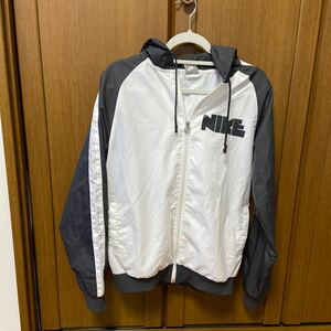 NIKEナイキ★白　メンズL　おしゃれナイロンジャンパー薄手　ちょっとした羽織に◎　レディースでも◎