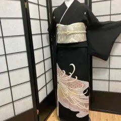 ［1484］黒留袖 乱菊 駒刺繍 比翼付 金彩 五つ紋 桔梗 正絹 着物 黒