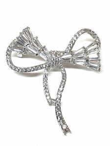 Zirconia Brooch 486