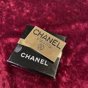 vintage CHANEL シャネル プレート ロゴ ブローチ